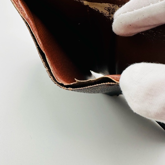 Louis Vuitton Gold Lock LV Wallet - Picture 11 of 14